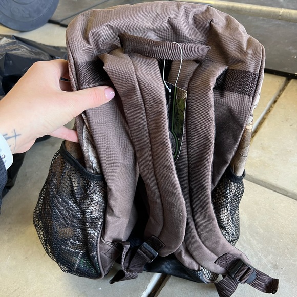 Realtree backpack - Picture 3 of 7